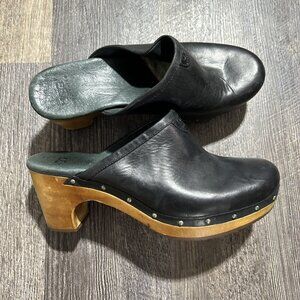 UGG Womens Black Leather Clogs Size 9 Studded Wood Sole Block Heel Mule Sherpa